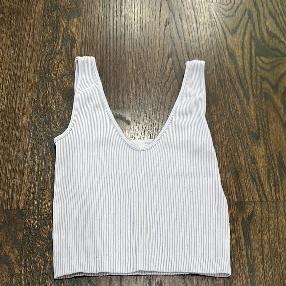 Dynamic Ribbed V-Neck Tank